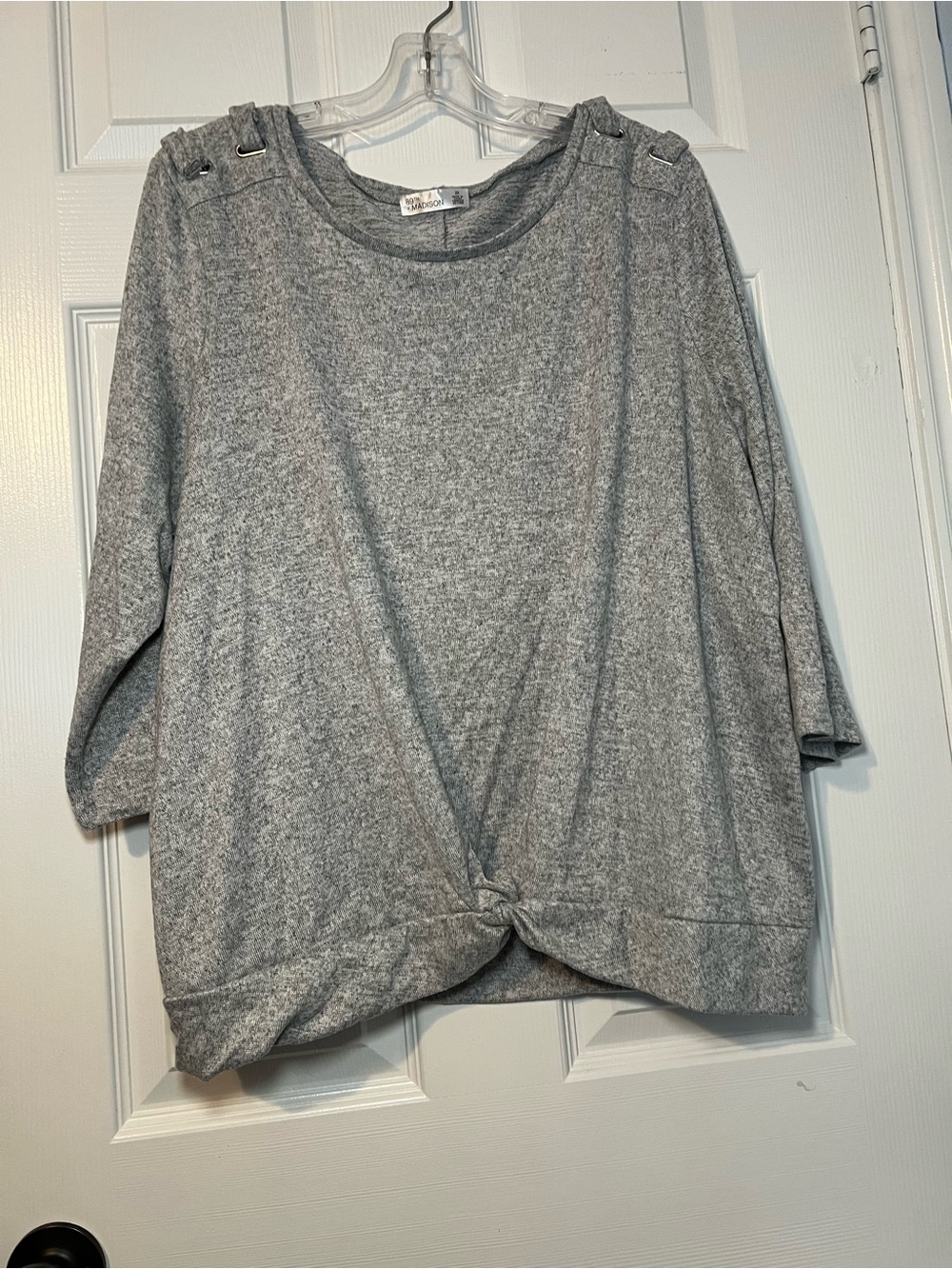 89th & Madison Heather Gray Knot-Front Crewneck Sweater EUC